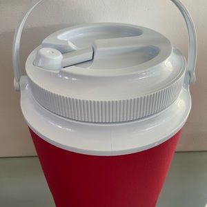 Rubbermaid  2 Gal Water Cooler Model 1526